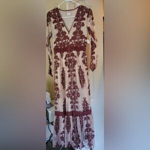 Beautiful long sleeve maxi dress flatters the body